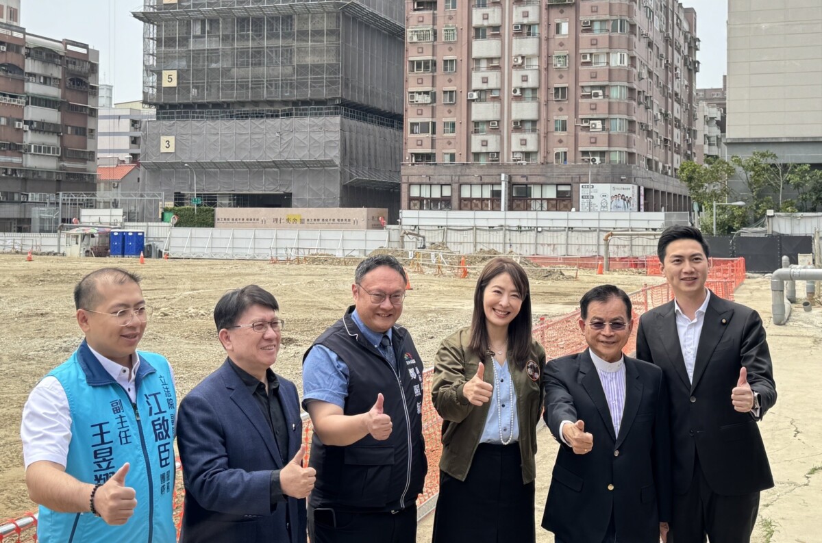 ▲副市長鄭照新陪同考察現場。(圖/中市府提供)