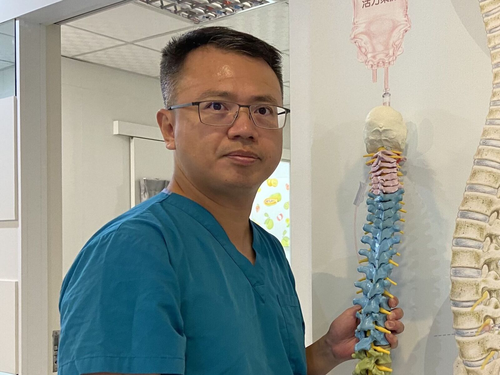 腰痛慘到「8年無法平躺睡」 澳門男跨海求助!醫妙手解除神經壓迫 232 腰痛慘到「8年無法平躺睡」 澳門男跨海求助!醫妙手解除神經壓迫 231