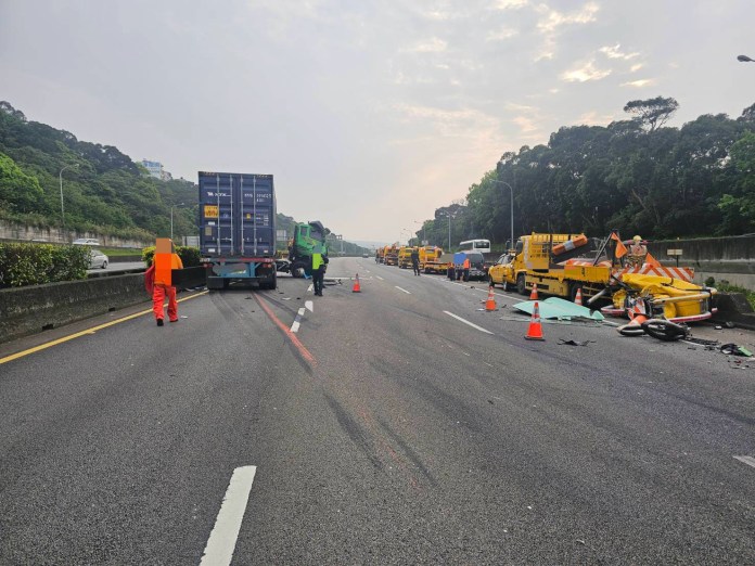 國1楊梅段4車連環撞 工人維護ETC門架遭撞身亡 58 S 324395069