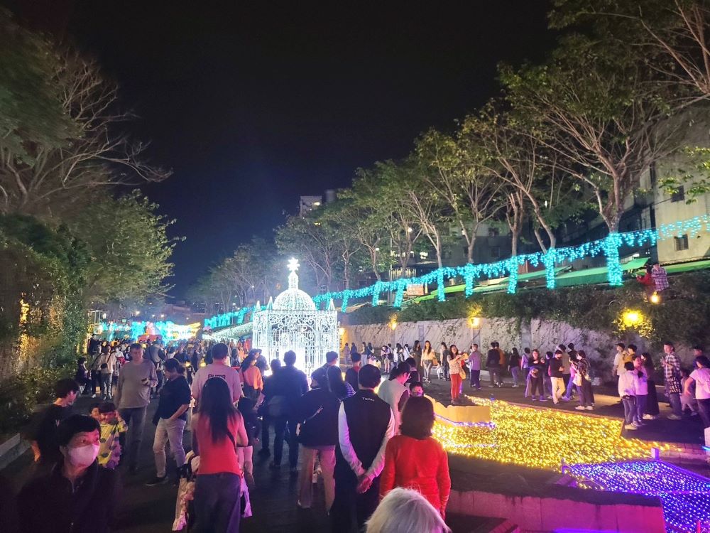 《圖說》中港光雕展完美落幕,參觀民眾逾66萬人次創新高。〈水利局提供〉
