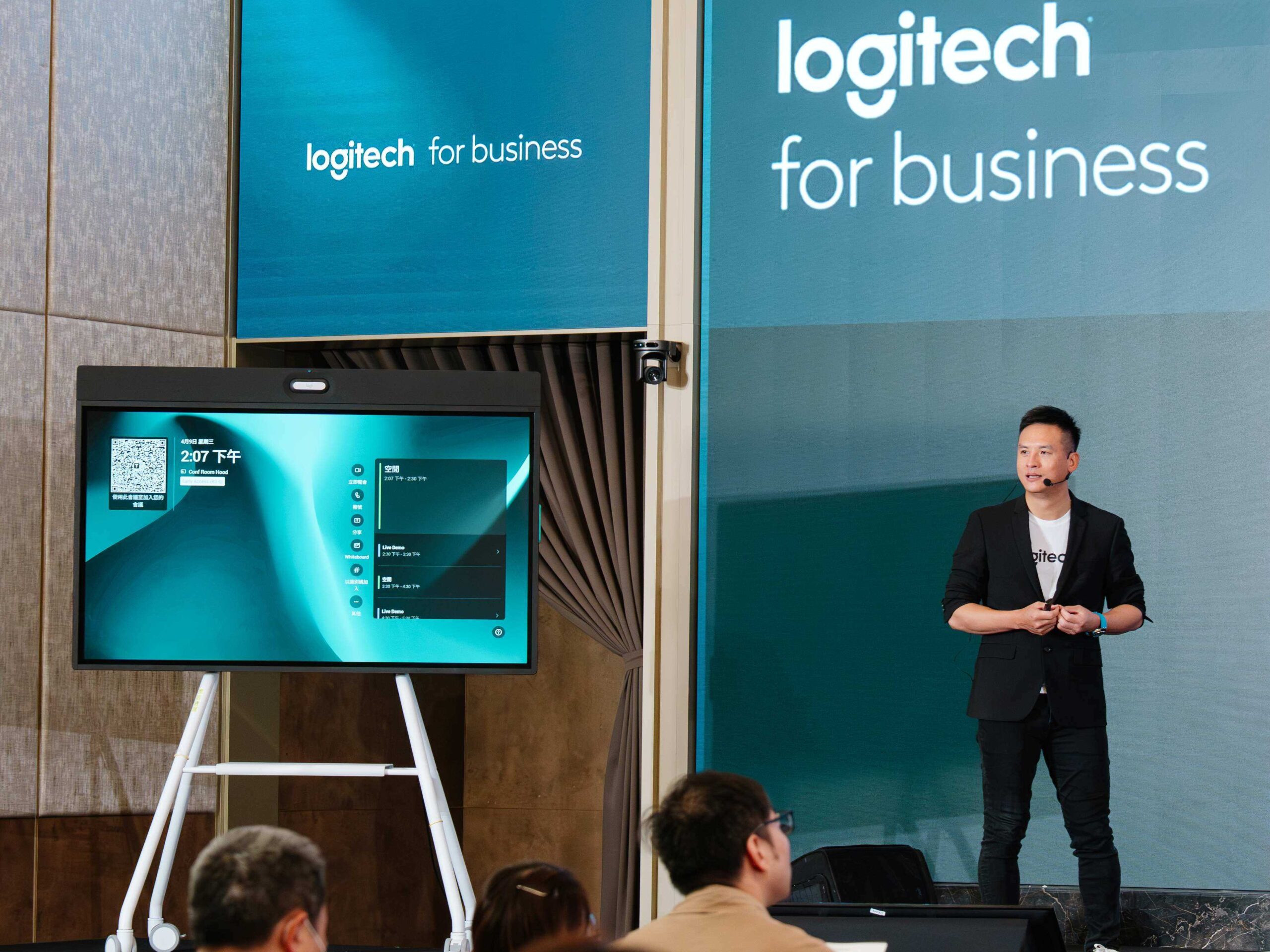 Logitech香港台灣區總經理施前江表示,Logitech以簡單、智能、永續為核心,推出創新視訊協作方案,助企業打造靈活高效率的智慧辦公環境,提升員工連結與企業競爭力。