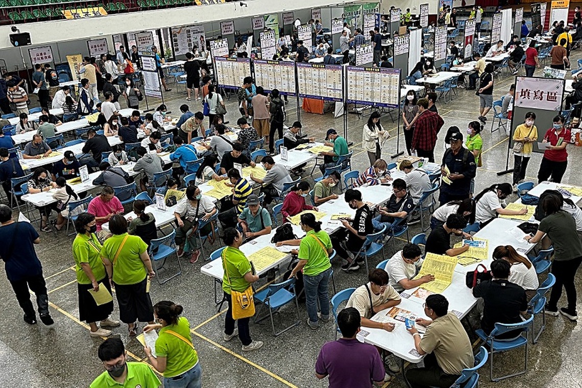 高雄市舉辦「樂業高雄，幸福融融」中型徵才活動