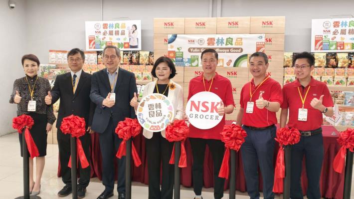 雲林縣長張麗善今(10)日率隊出席於NSK Grocer3 Damansara Petaling Jaya門市辦理雲林良品專區上架剪綵儀式