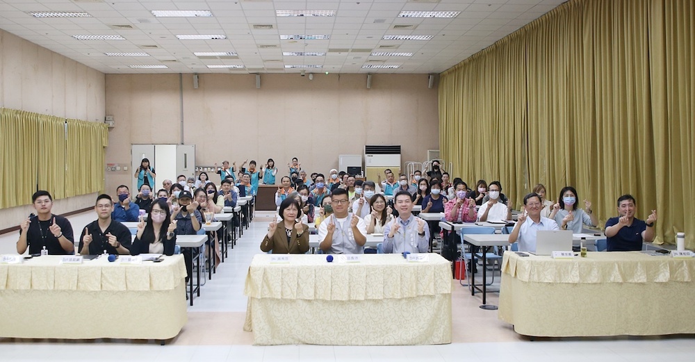 嘉義市政府因應國際情勢,邀企業辦講座突圍避險。(圖/嘉義市政府提供)