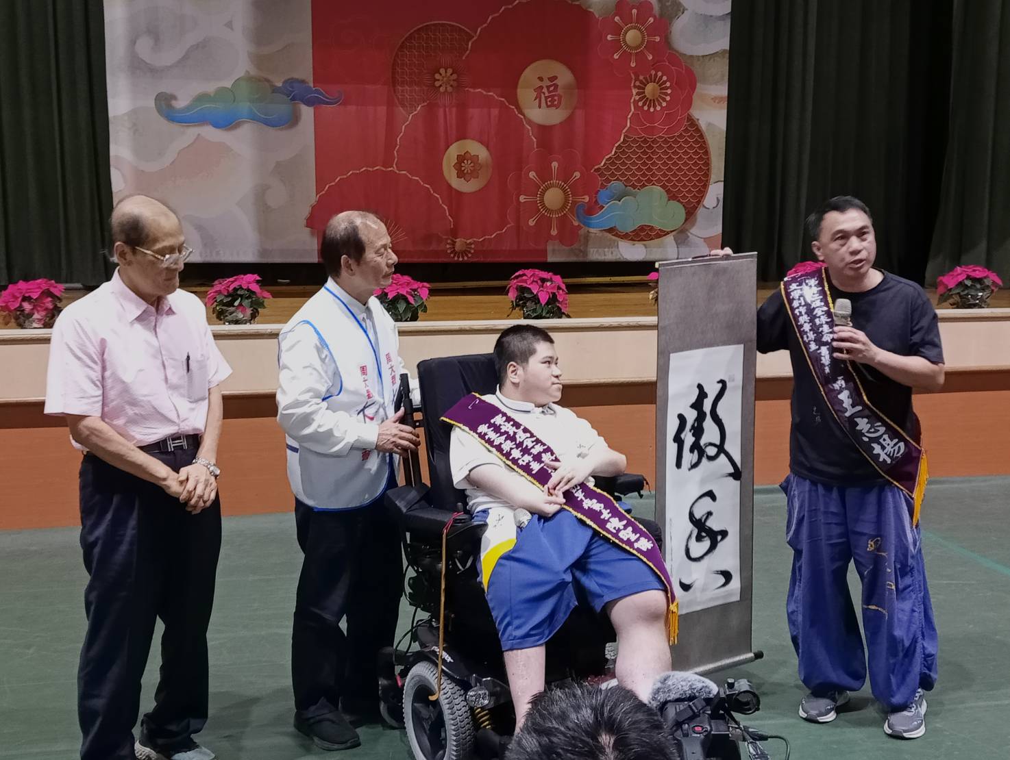 中山工商全勤罕病勇士陳聖傑 獲頒周大觀文教基金會第29屆全球熱愛生命獎章