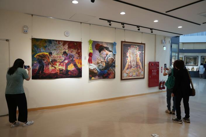 拼布展展出作品巧奪天工，展現細膩手藝與創意美學。(記者廖承恩翻攝)