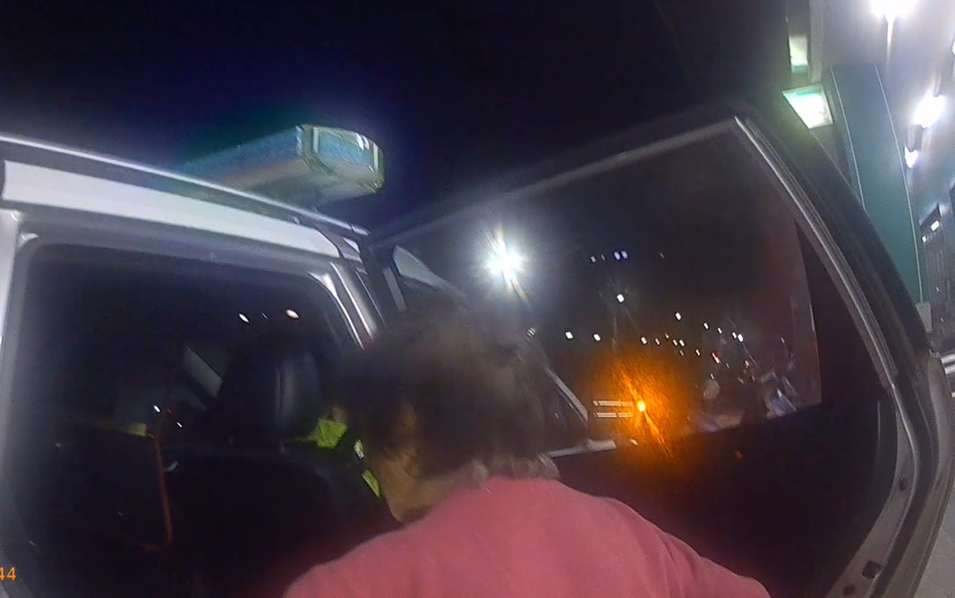 ▲圖說：90歲賴姓阿嬤凌晨5點迷路在郵局門口，警車載阿嬤附近繞行，成功找到住家 （圖／台中市政府 提供）