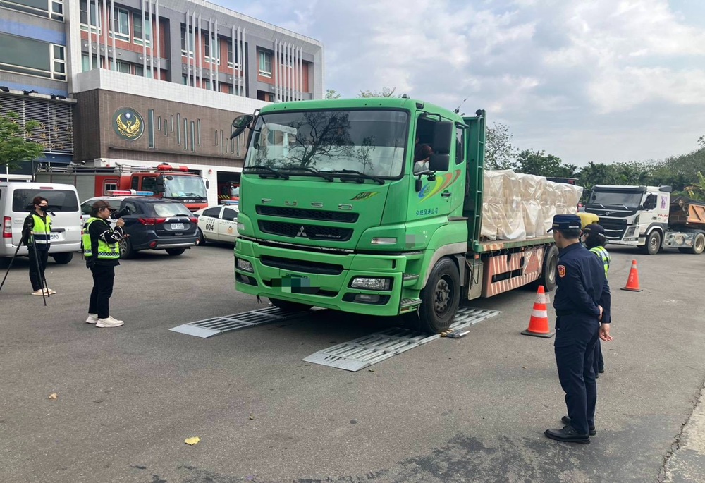 強力遏止大型車違規肇事 樹林警連續3日大執法 243 248250410a07