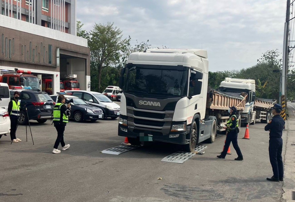 強力遏止大型車違規肇事 樹林警連續3日大執法 244 248250410a08