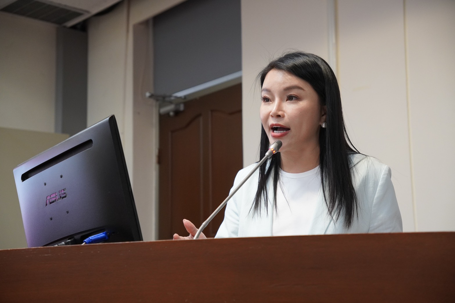 張嘉郡爭取關稅與疫情紓困脫鉤 郭智輝允諾可以 252 張嘉郡爭取關稅與疫情紓困脫鉤 郭智輝允諾可以 251