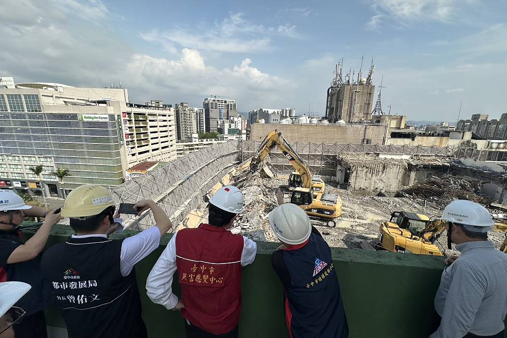 台中公園路建案施工架傾斜2日內須改善　都發局：已勒令停工、裁罰2.7萬 217