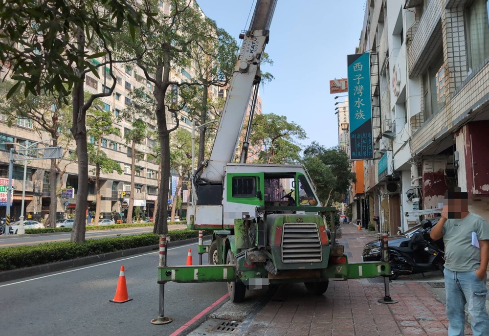 提早上工擋路住戶不滿 涉非申請用路時段開罰 218 cnews204250410a11