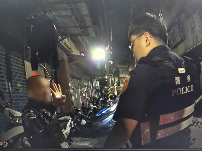 熟面孔?龜山警靠鷹眼立大功 溫馨護送失智翁返家 59 S 80003300