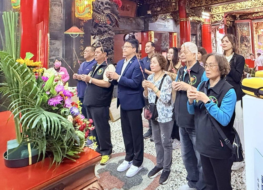▲透過此次捐贈,拱天宮能成為宗教場域中急救安全的典範。(圖/社團法人台灣AED推廣教育協會提供)