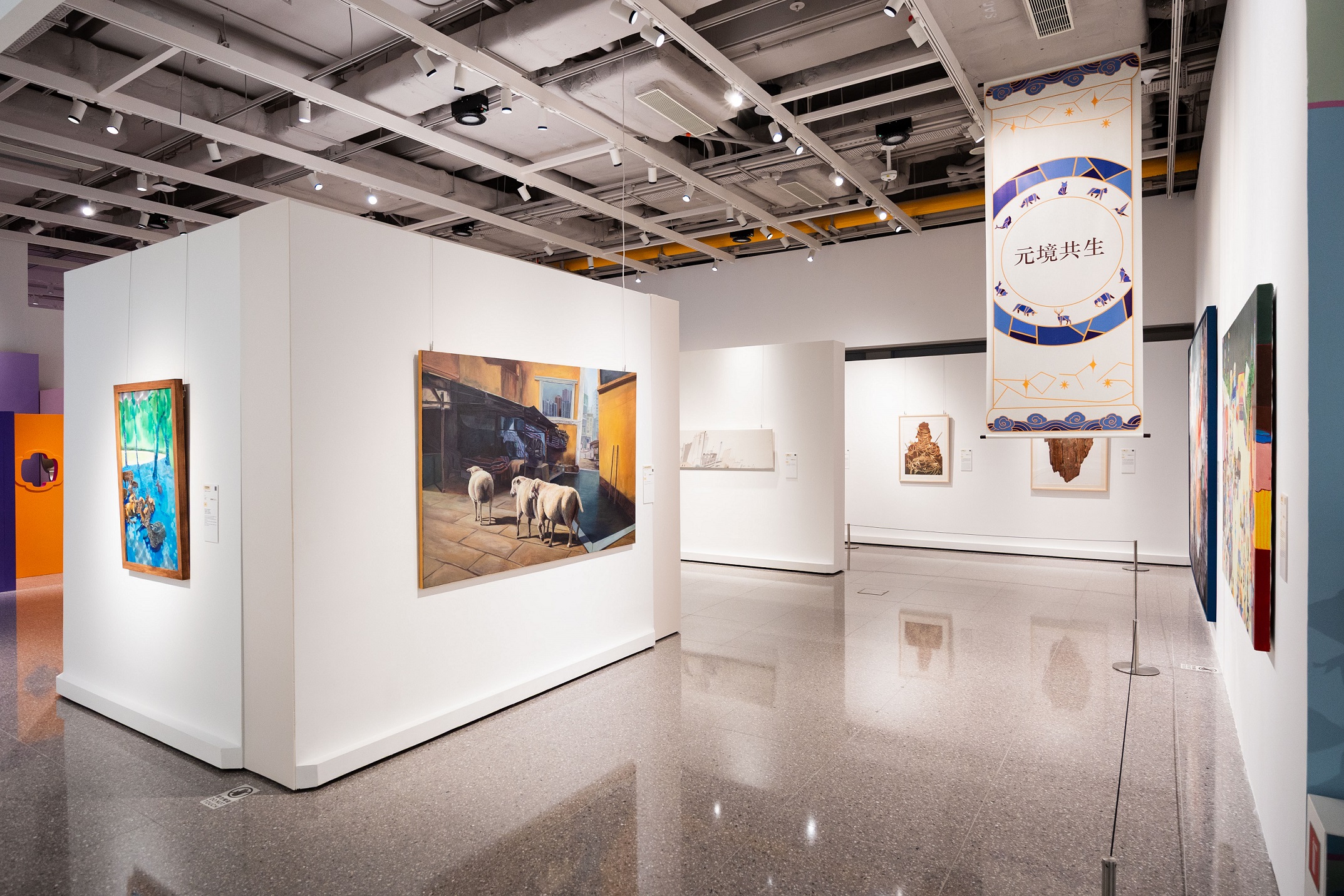 展覽作品出自二十多位才華橫溢的本地藝術家的創作，均為澳門理工大學深耕藝術教育的全職教師、校友以及在讀學生。