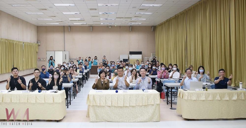 嘉義市政府因應國際情勢,邀企業辦講座突圍避險。(圖/嘉義市政府提供)