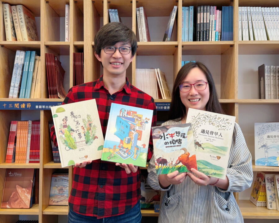 圖/十三行博物館響應世界閱讀日,即日起文化商店超過100冊書籍、影音出版品全面優惠。(十三行博物館提供)