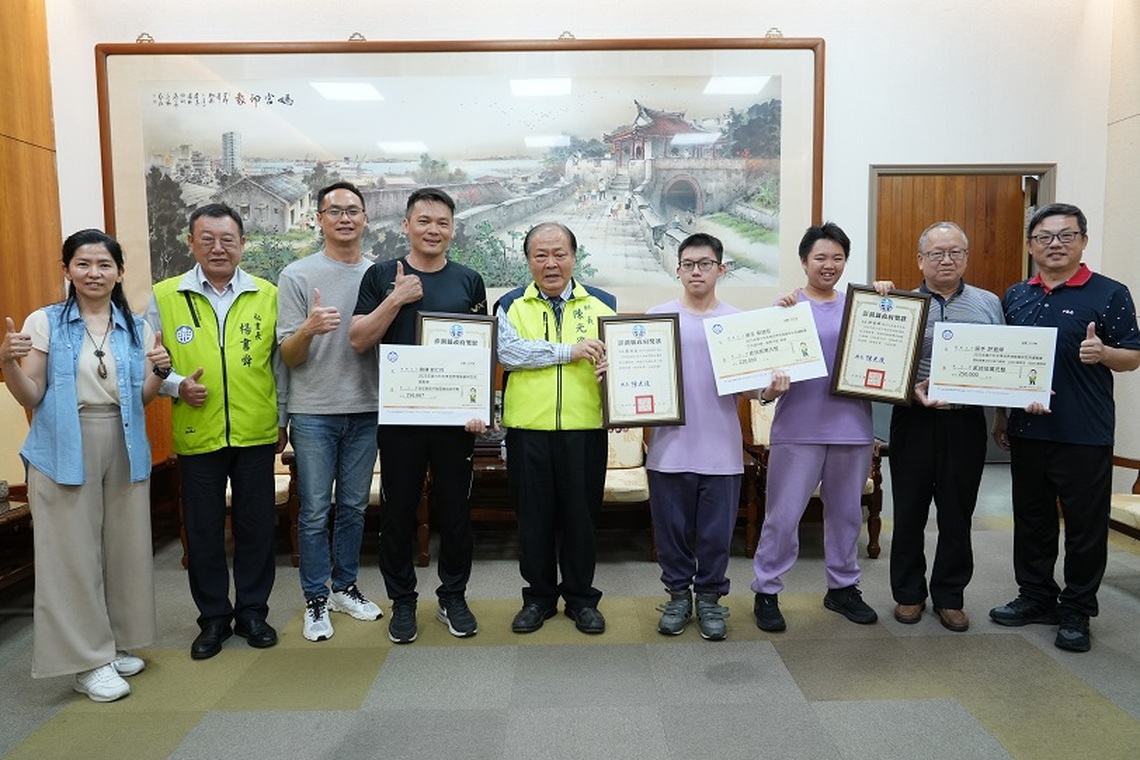澎湖囡仔閃耀國際 榮獲冬季特奧會銀銅佳績 陳光復親自表揚