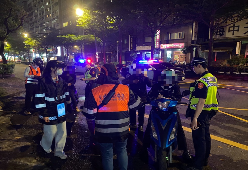 越改裝越花錢 板橋警監聯合稽查取締30件違規開罰 175 248250411a07