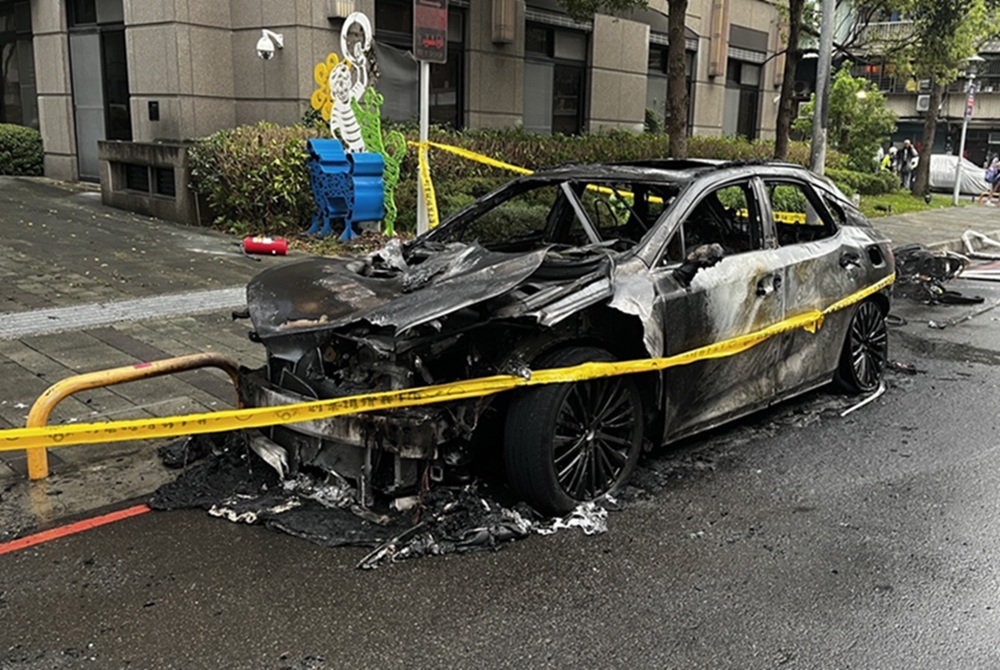 不滿催討3萬元債務 53歲男縱火燒債主車洩憤 200 cnews204250411a07