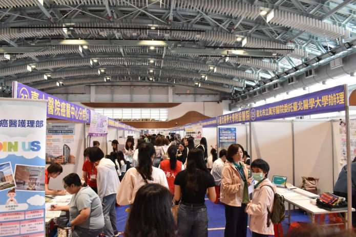長庚科大人才超夯!170家企業齊聚校園徵才博覽會 65 gaw56f4