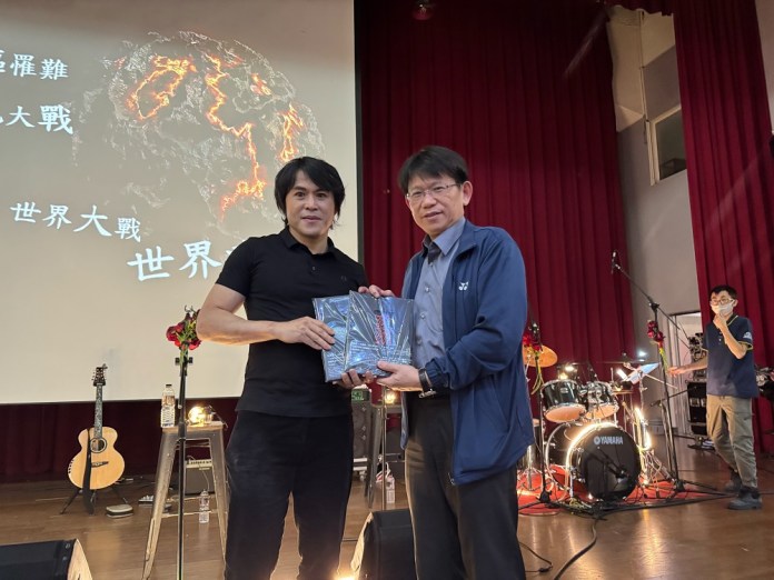 南崁高中邀玫瑰墓樂團演講 學生重新思索人生價值 64 5wgw