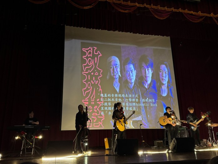 南崁高中邀玫瑰墓樂團演講 學生重新思索人生價值 66 玫瑰墓樂團用音樂親近學生 0