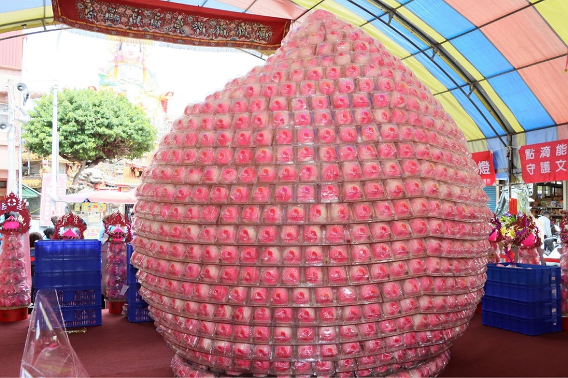 2025台灣媽祖觀光產業文化祭 8000顆小壽桃打造24層巨桃獻壽