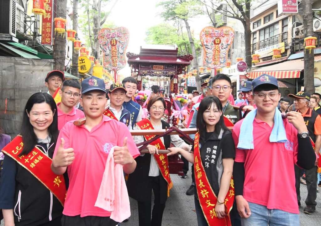 ▲展開兩天一夜的遶境祈福活動，沿途行經福興鄉與埔鹽鄉，當晚駐駕於福興鄉大公館社尾庄慈安宮並舉行團拜儀式。（記者林明佑翻攝）
