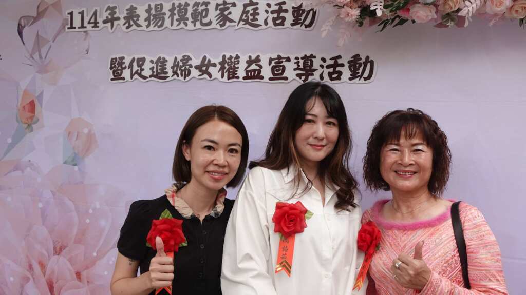▲獲表揚模範婆媳合影。（記者林明佑攝）