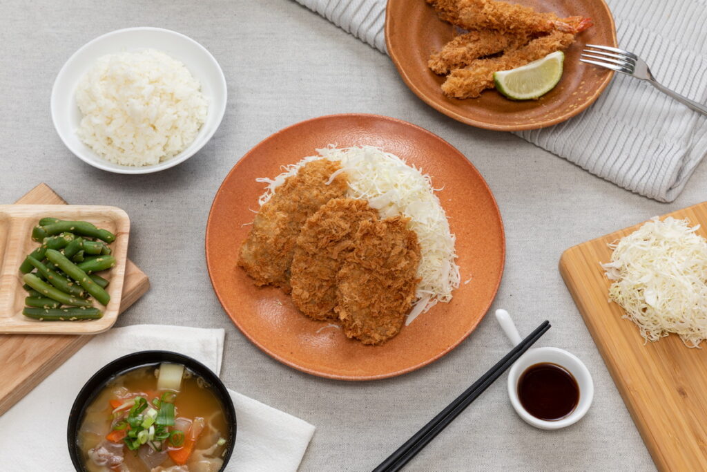 台灣吉豚屋-腰內豬排定食(包含湯和飯)