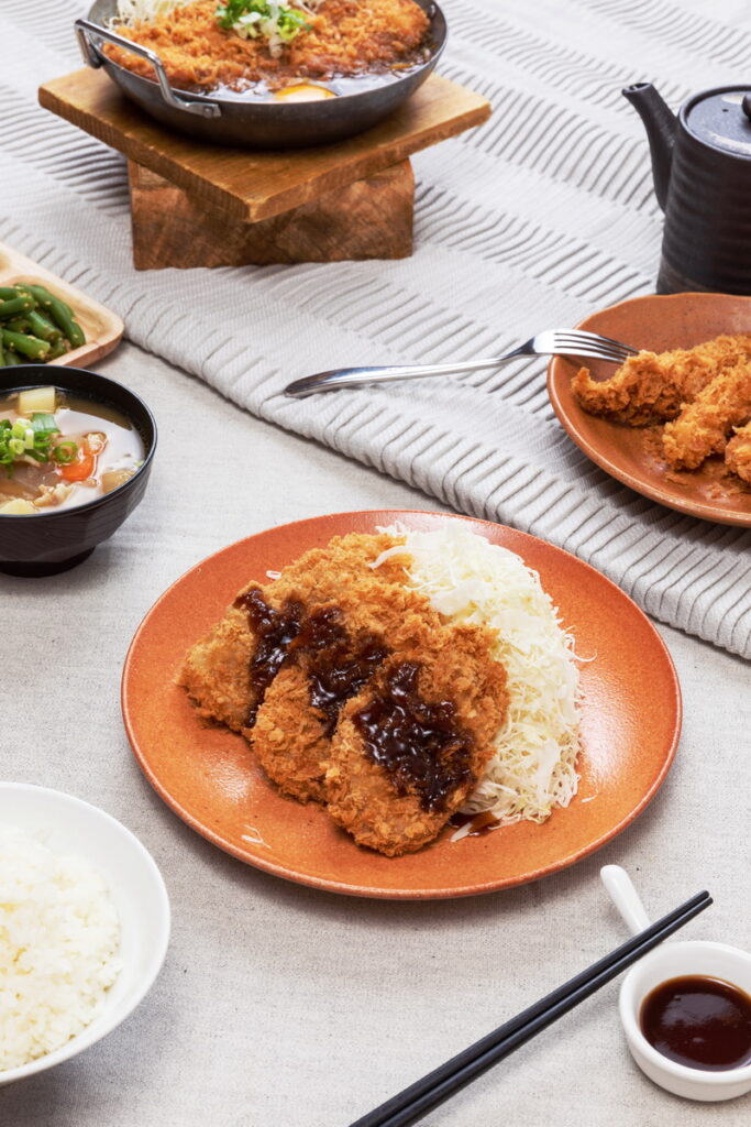 台灣吉豚屋-腰內豬排定食(包含湯和飯)