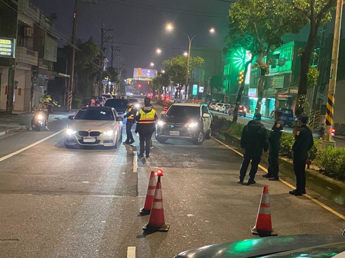 龍潭警執行「雷霆除暴擴大臨檢」專案 壓制幫派氣焰 59 S 2818147 0