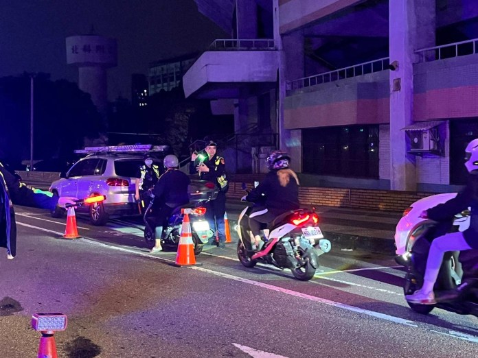 龜山警逮馬來西亞籍車手 為民守住152萬荷包 60 S 80076980 0