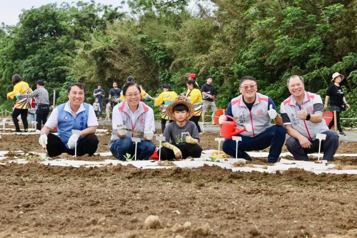 桃園彩色海芋季「西瓜節種植日」熱鬧登場 環保紙農膜落實永續 67 807296 0