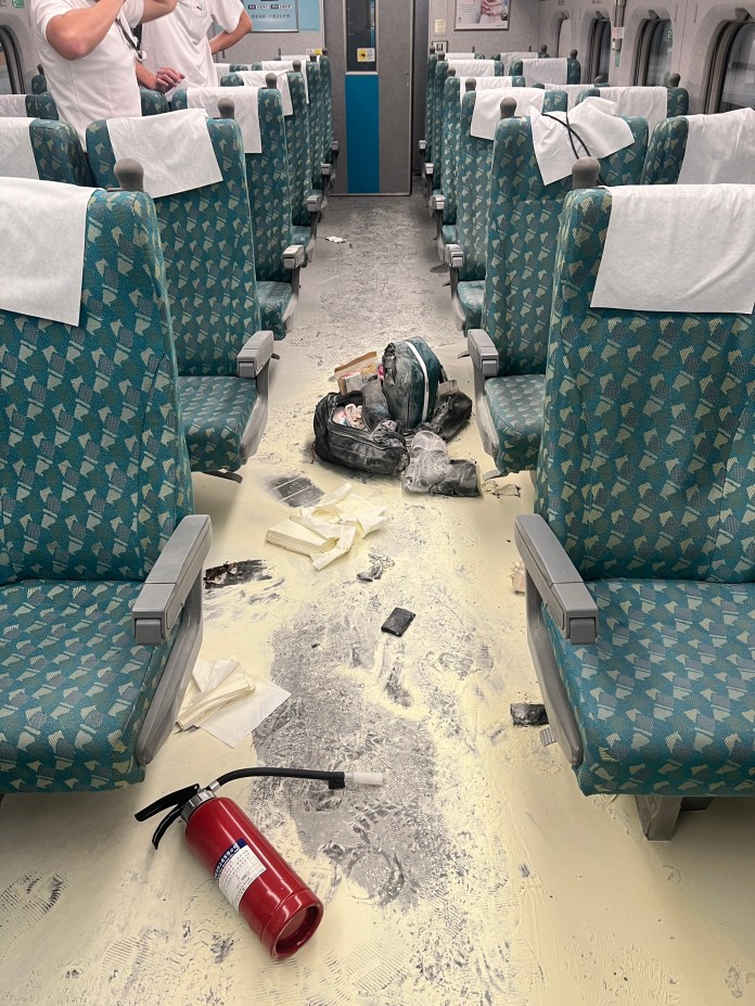 恐怖!行動電源高鐵上自燃 1人遭燙傷 61 S 139460682