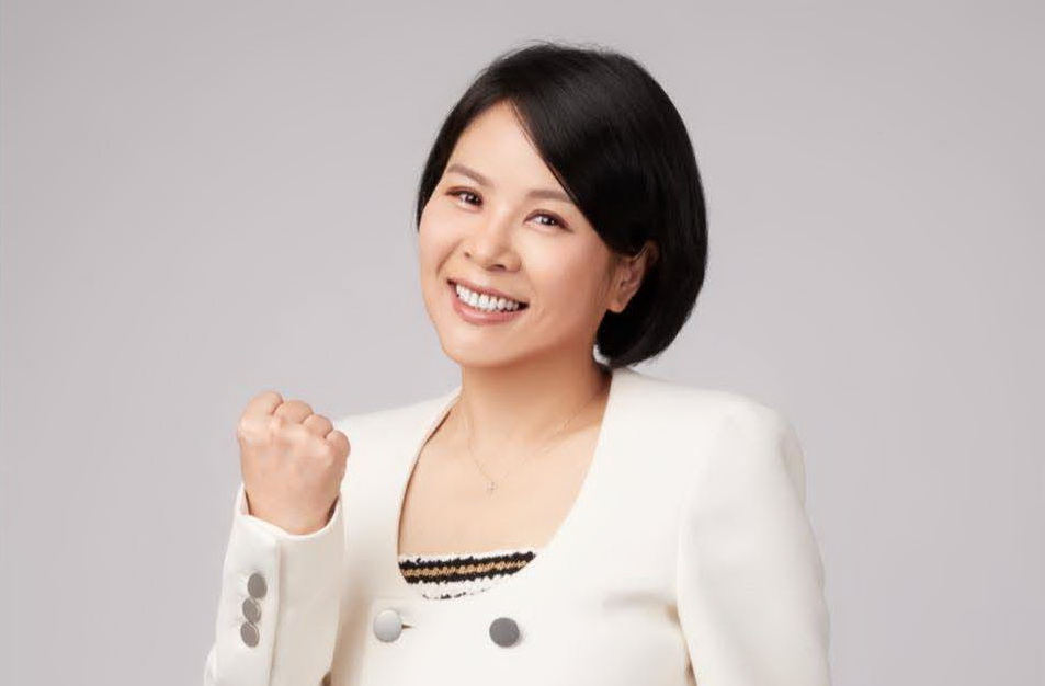 民眾黨不分區立委排序第15名的新住民李貞秀在接獲移民署補件通知後，已於三月繳交除籍文件給移民署。(記者 包克明翻攝)