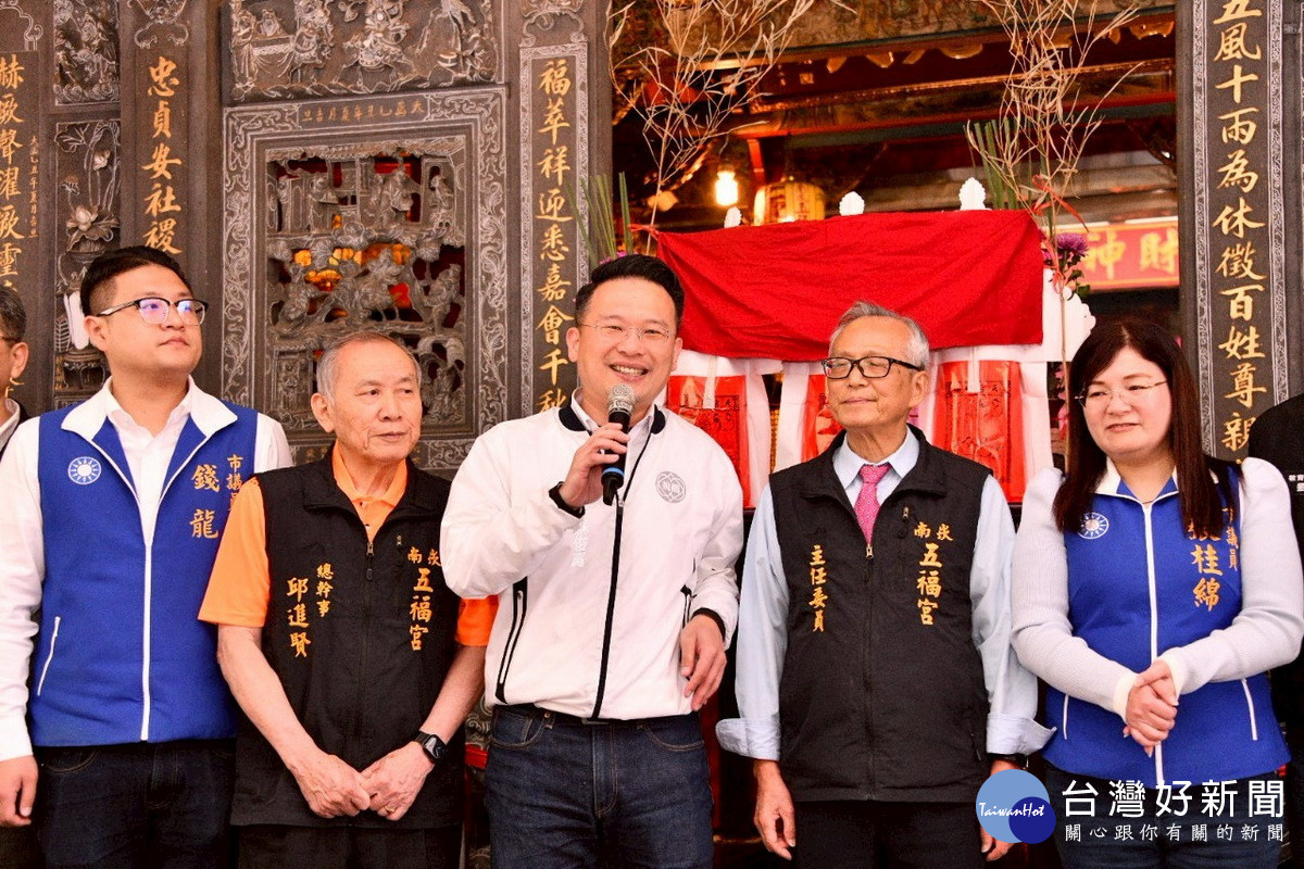 桃園市副市長蘇俊賓於南崁五福宮「玄壇元帥聖誕祈安遶境慶典」活動中致詞。<br /><br />