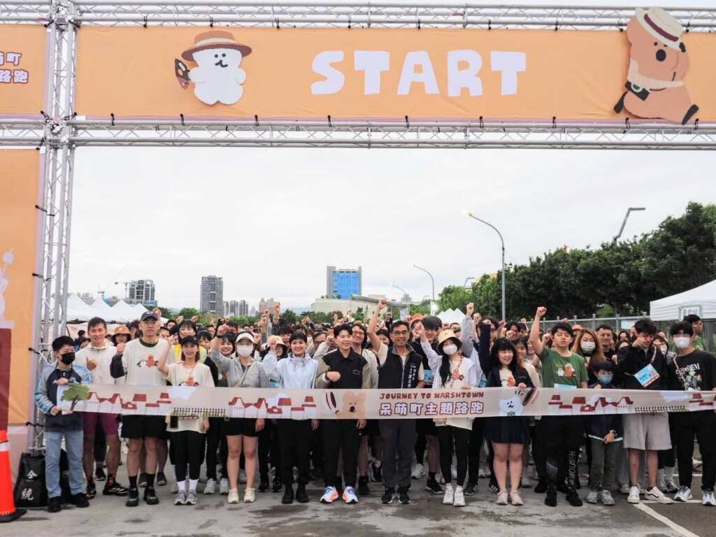 首場「呆萌町主題路跑」療瘉登陸臺中，萬人萌翻中央球場