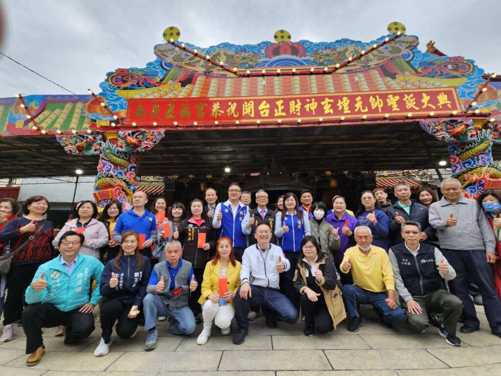 ▲桃園市副市長蘇俊賓出席「玄壇元帥聖誕祈安遶境慶典」並參與千人解粽求好運活動。（桃園市政府提供）