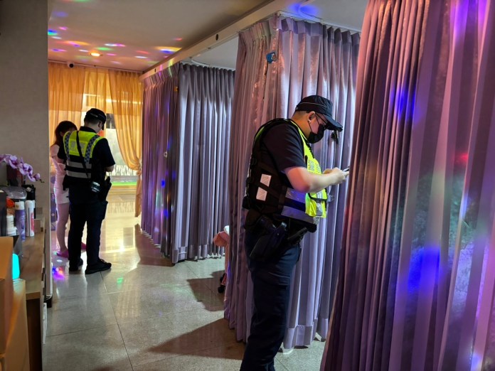 龜山警執行雷霆除暴專案 臨檢攔查展現執法決心 61 S 381526021