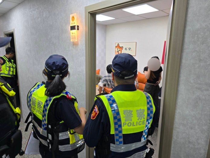 龜山警執行雷霆除暴專案 臨檢攔查展現執法決心 62 S 381526019