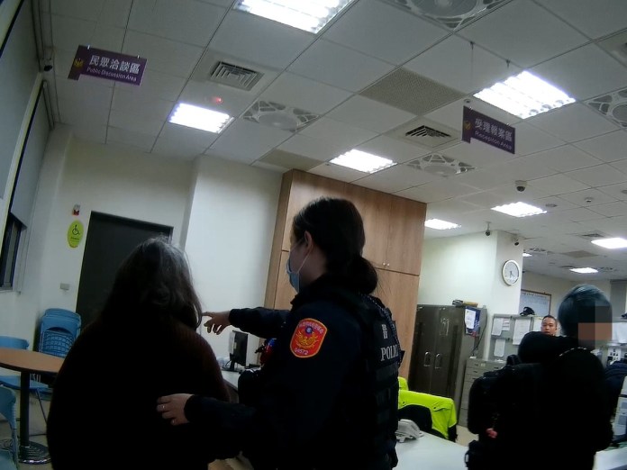失智婦街頭徘徊遇熱心店家收留 壢警用「這方式」助平安返家 60 S 13033543 0