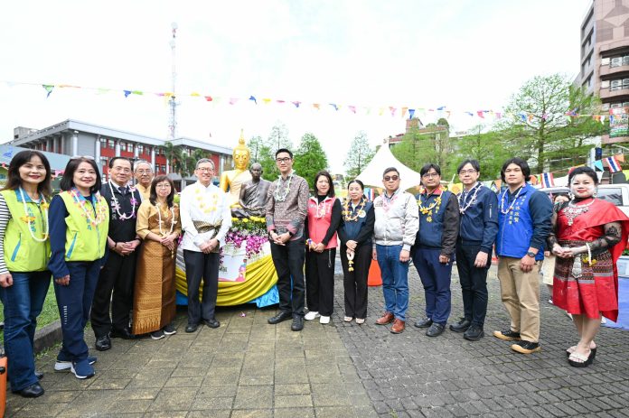 泰國宋干節慶典桃園登場 高僧祈福為強震災民送暖 75 2db9fcc7 9a17 4a56 9ee3 a1a49b2b2e87 scaled