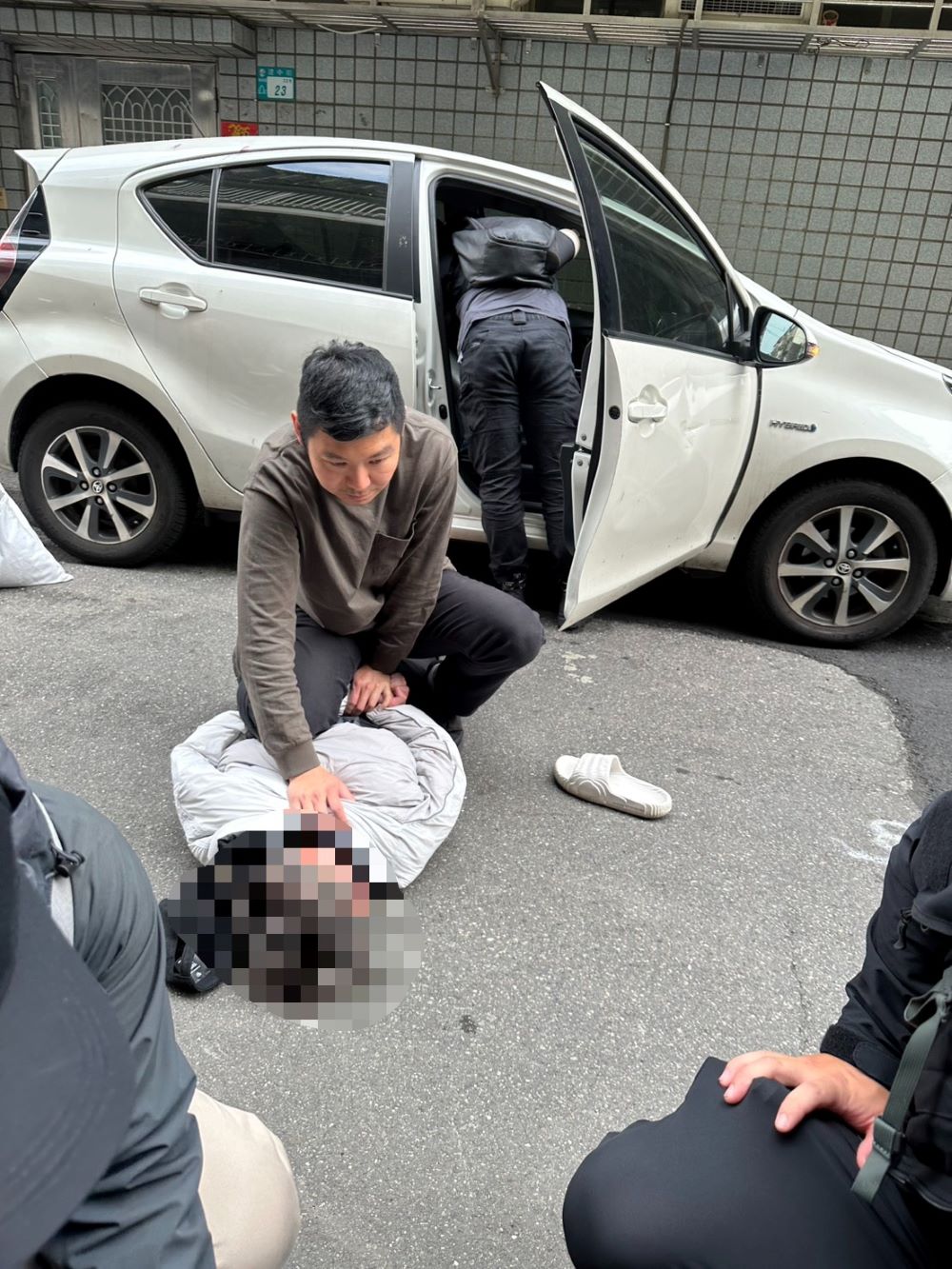 《圖說》現場被逮車手。〈新莊分局提供〉