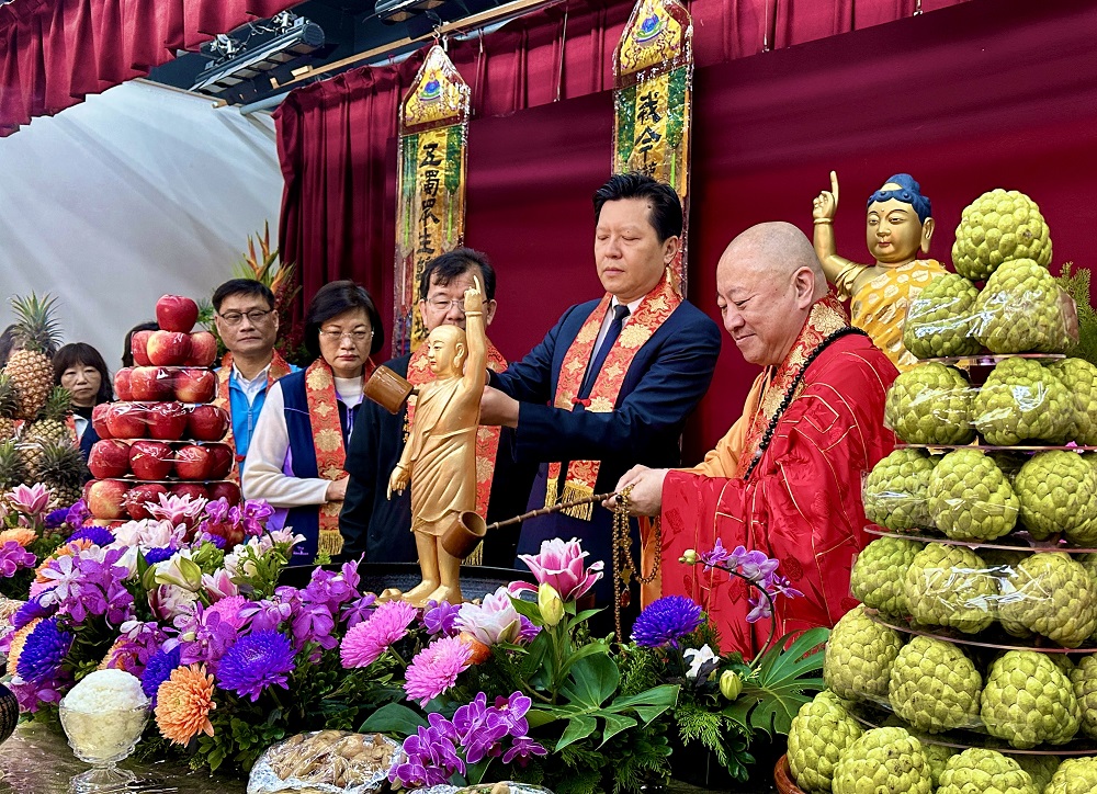 新北市佛教會浴佛慶典共沐佛恩 副市長朱惕之為市民祈福 - https://www.watchmedia01.com