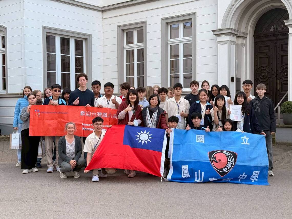 漾新聞|地理課用英文上 德國旅行超充實！鳳中學子體驗歐洲三國文化
