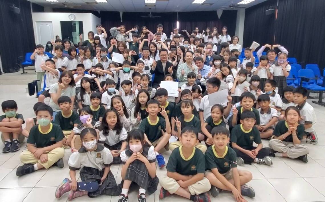 漾新聞|動漫巨擘名偵探柯南畫師現身高雄!手把手教學生畫動漫 親授秒殺技法