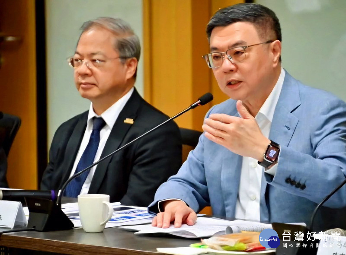 ▲展現即時行動力，卓榮泰南下高雄傾聽產業聲音。