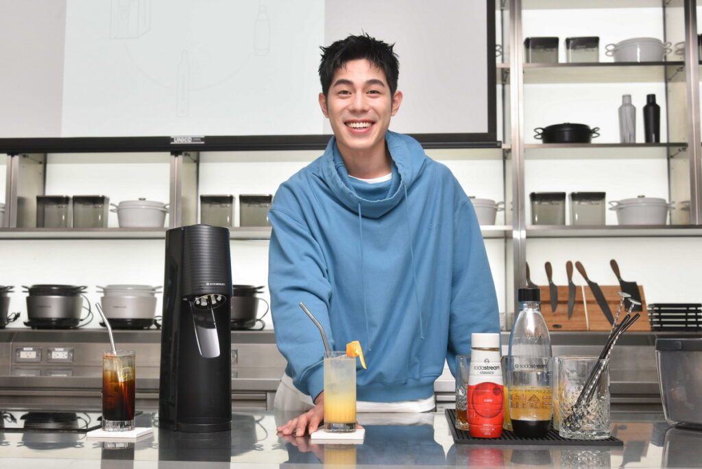 詹懷雲首次年度代言登場,現場帥氣展示SodaStream聯名私藏特調